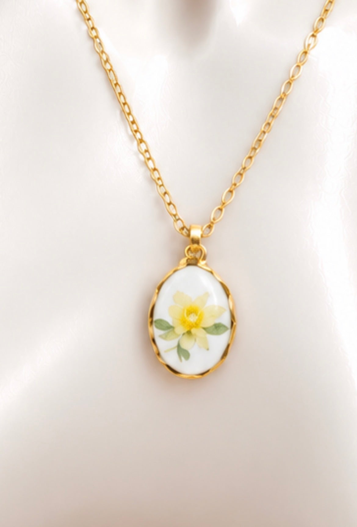 Vintage 1980 Avon November Chrysanthemum Porcelain Pendant Necklace, view 2